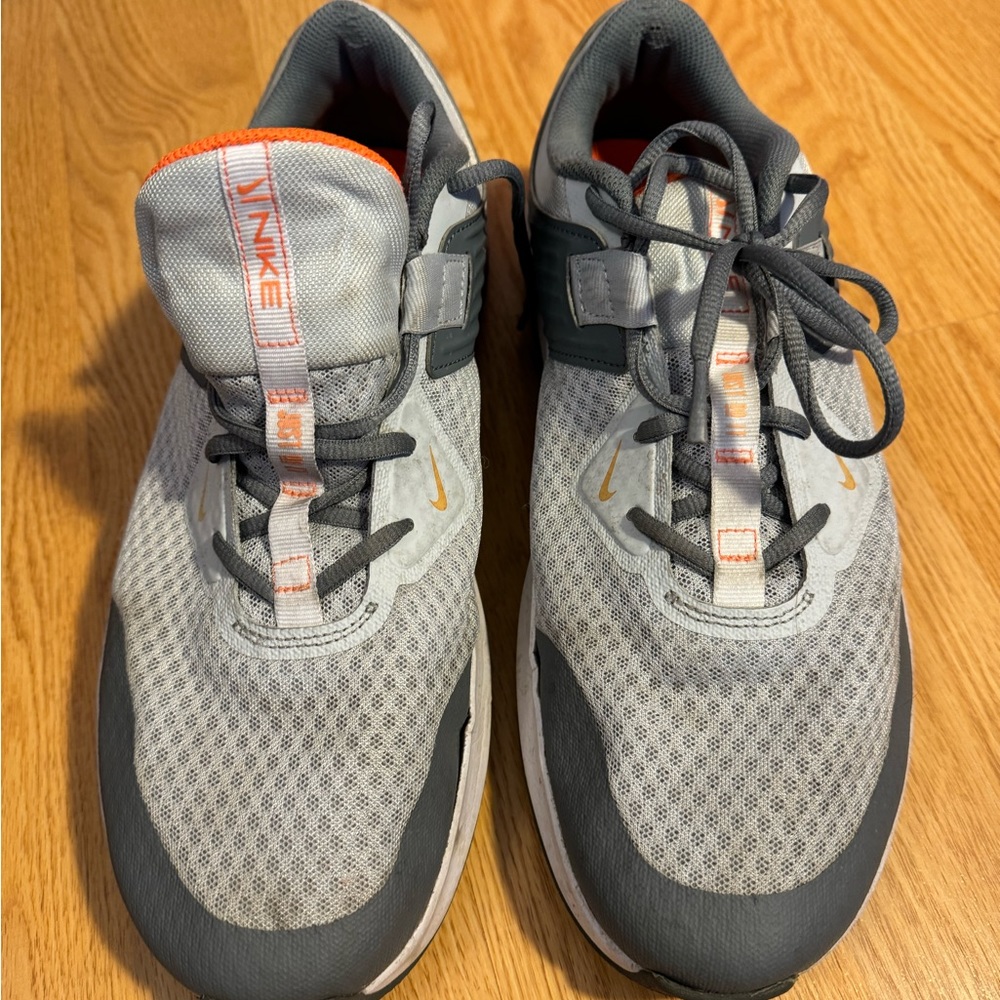 Nike Athletic Shoes MC Trainer pure platinum grey and Orange Accents like new